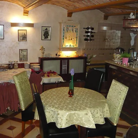 Alojamento de Acomodação e Pequeno-almoço Willa Joanna *